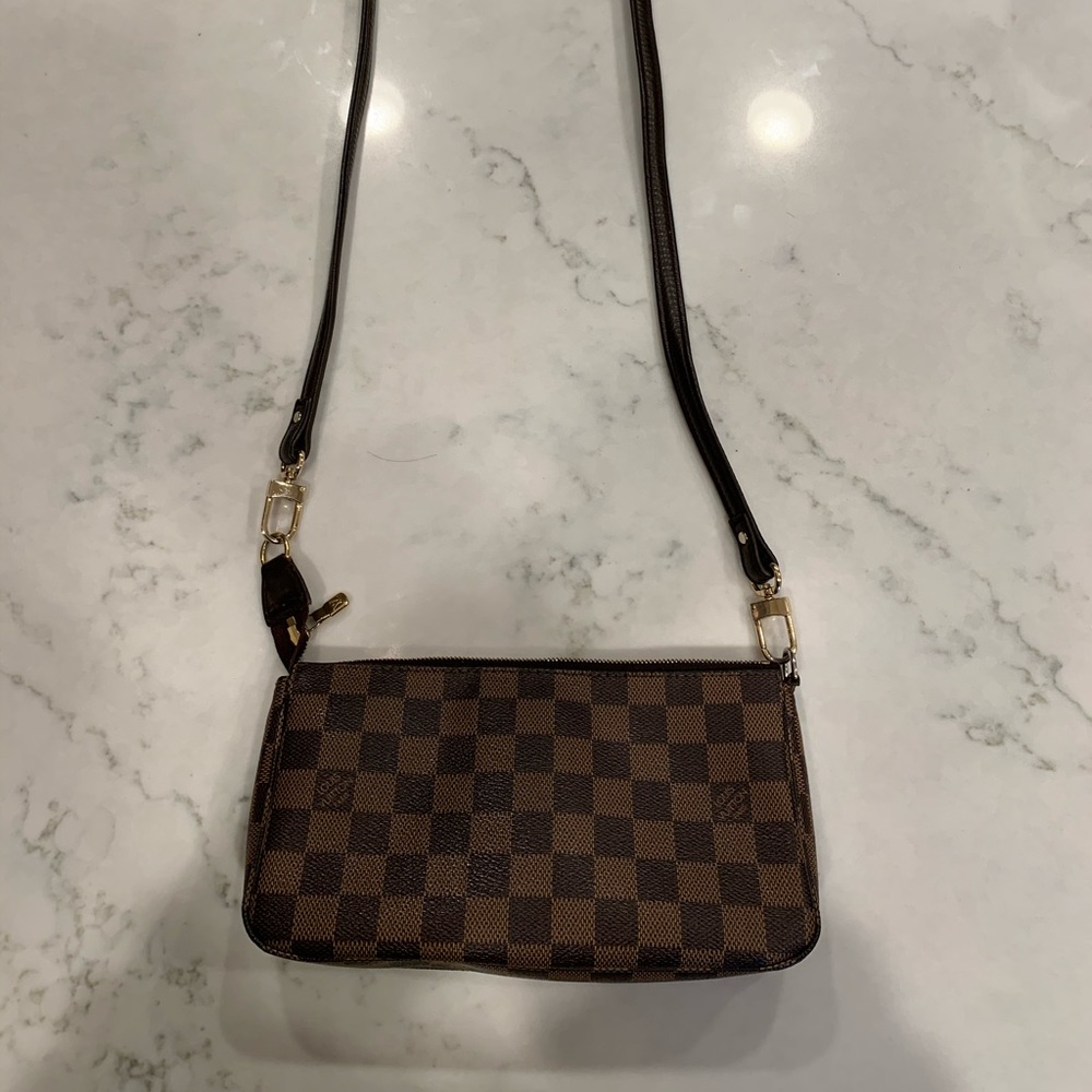 Louis Vuitton Damier pochette crossbody